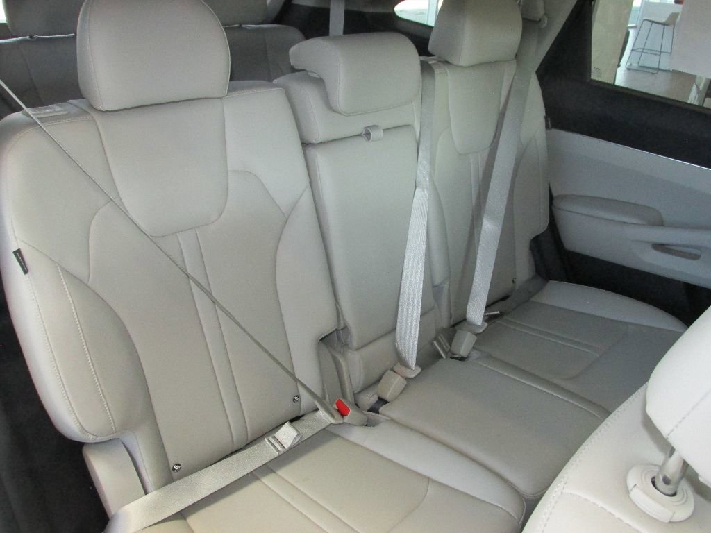 Used 2025 Kia Sorento S image 30