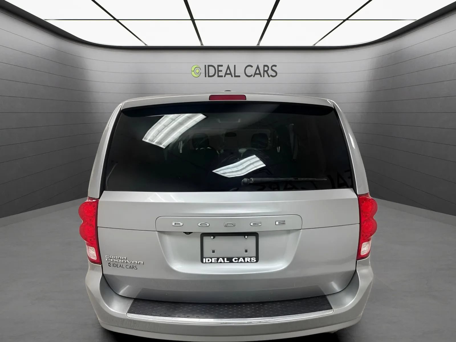 Used 2017 Dodge Grand Caravan SXT w/ Quick Order Package 29G SXT FWD image 6