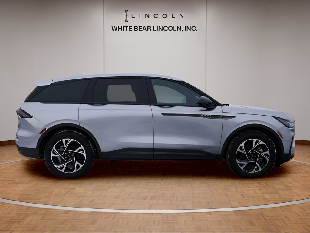 Used 2024 Lincoln Nautilus Premier w/ Equipment Group 102A image 4