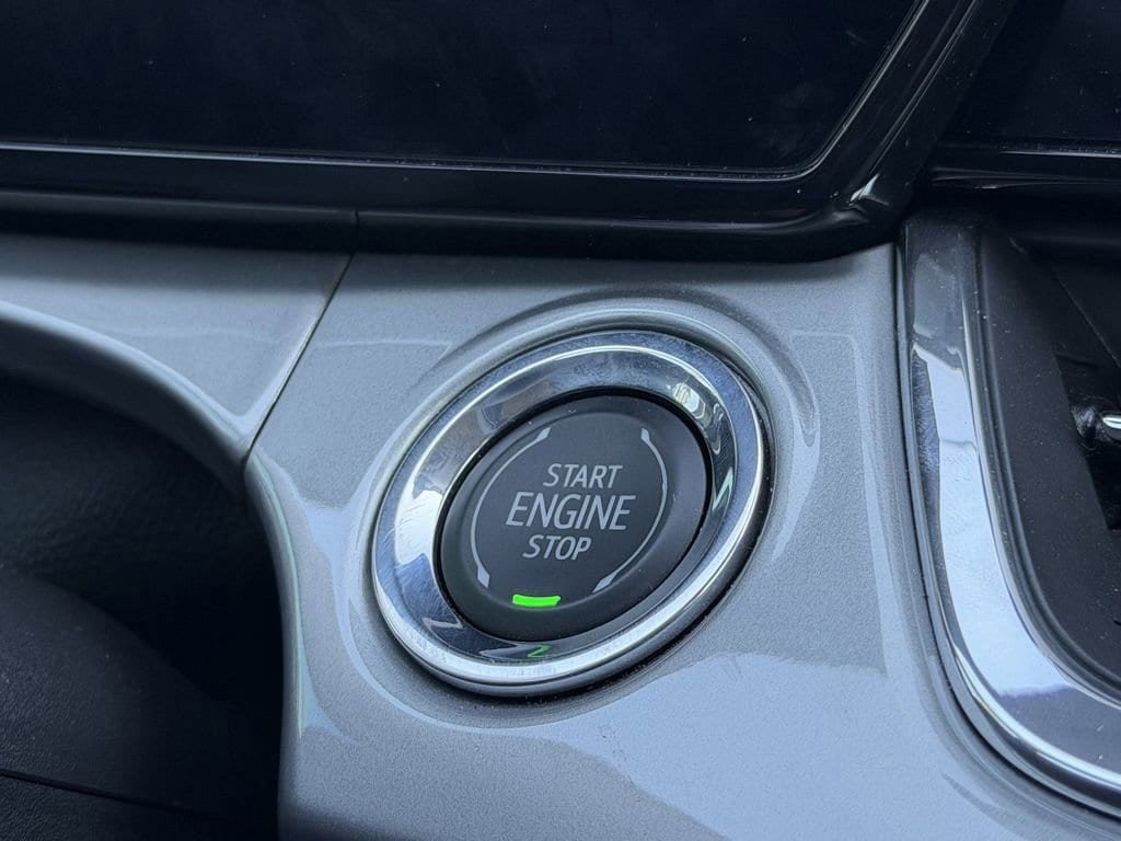 Certified 2025 Chevrolet Trax LT FWD image 27