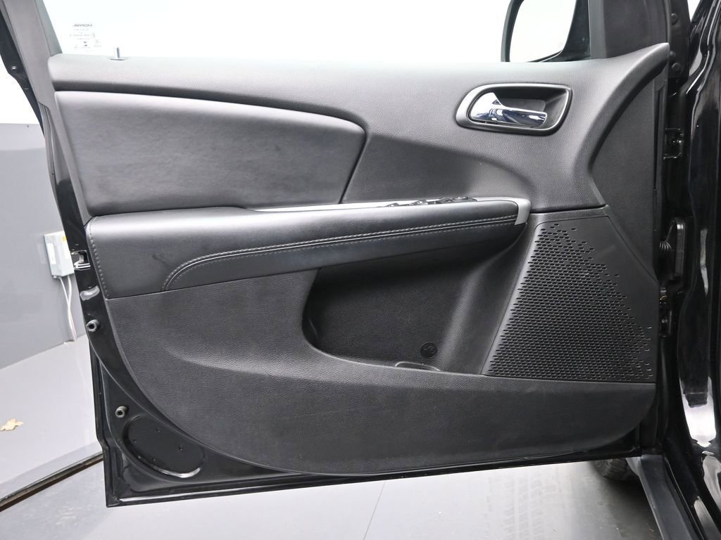 Used 2017 Dodge Journey SE w/ Flexible Seating Group image 12