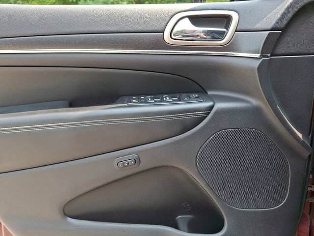 Used 2017 Jeep Grand Cherokee Limited AWD/4WD image 18
