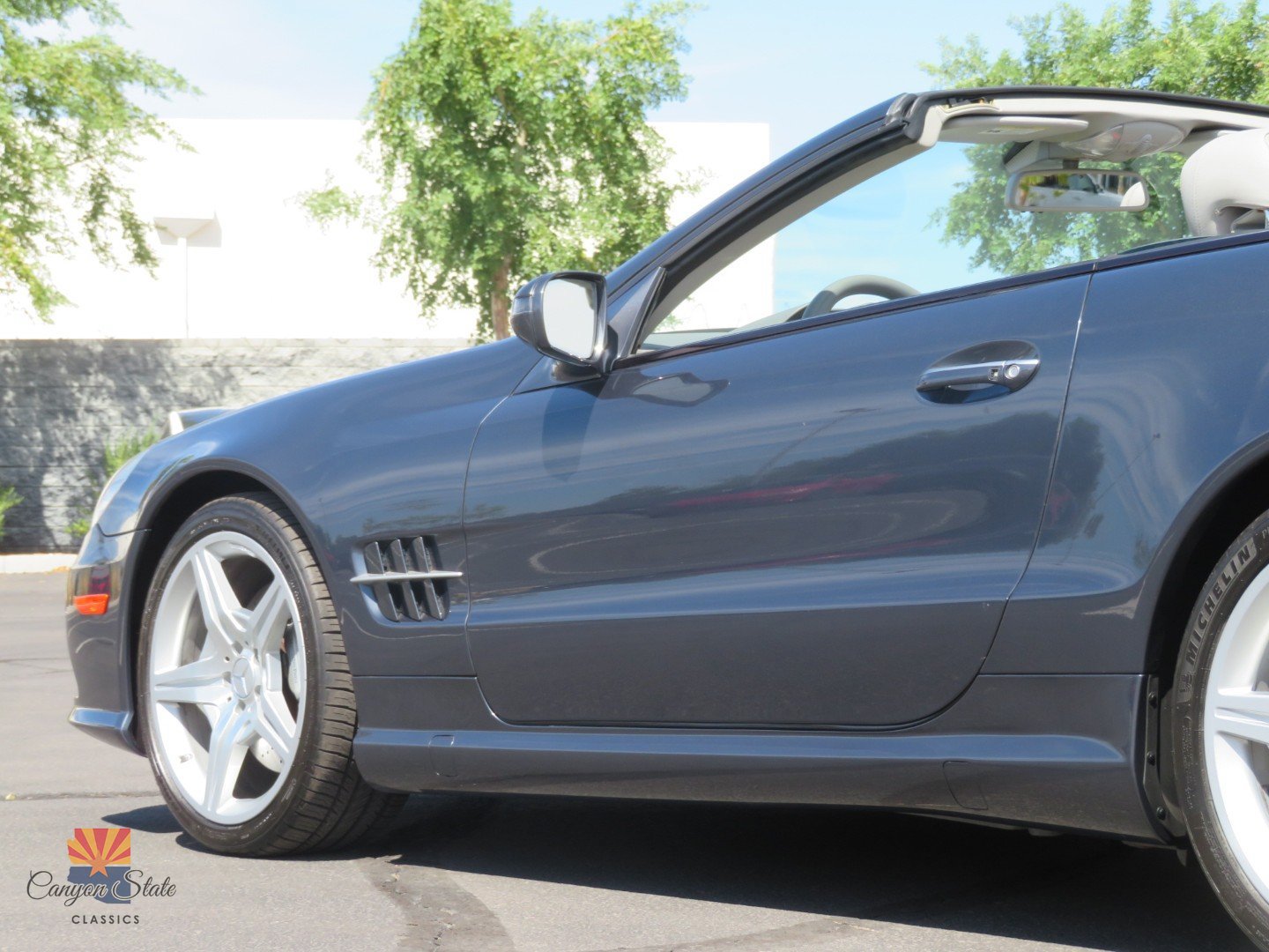 Used 2009 Mercedes-Benz SL 550 w/ Premium I Pkg image 22
