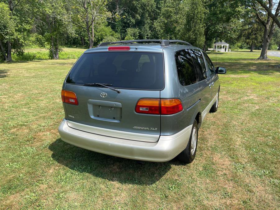 Used 1999 Toyota Sienna LE image 24