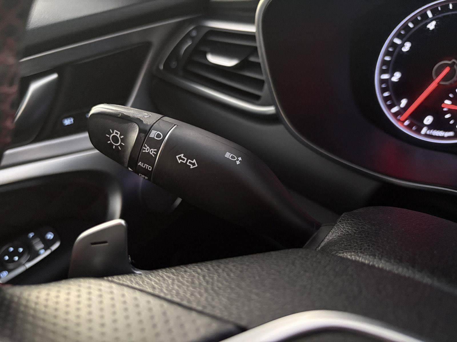 Used 2019 Genesis G70 3.3T image 41