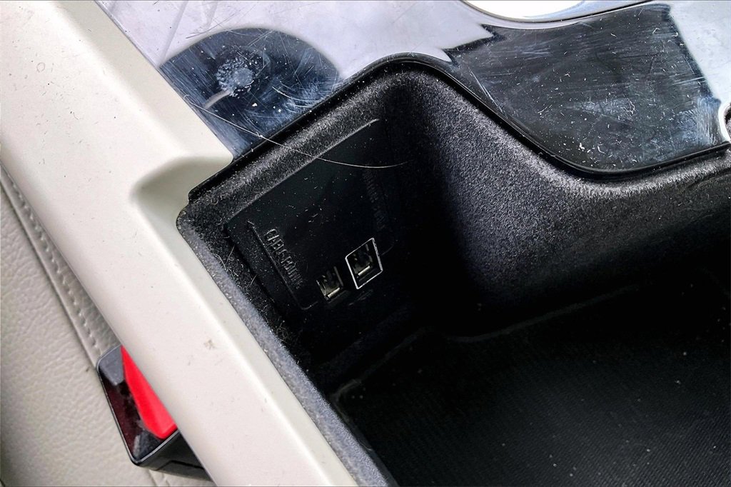 Used 2019 Volvo XC60 T5 Momentum w/ Premium Package image 26