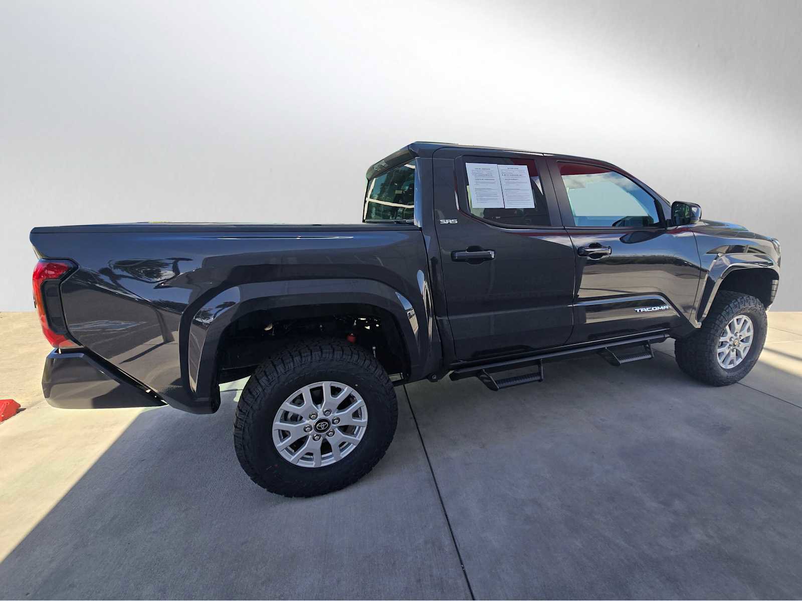 Used 2025 Toyota Tacoma SR5 AWD/4WD image 2