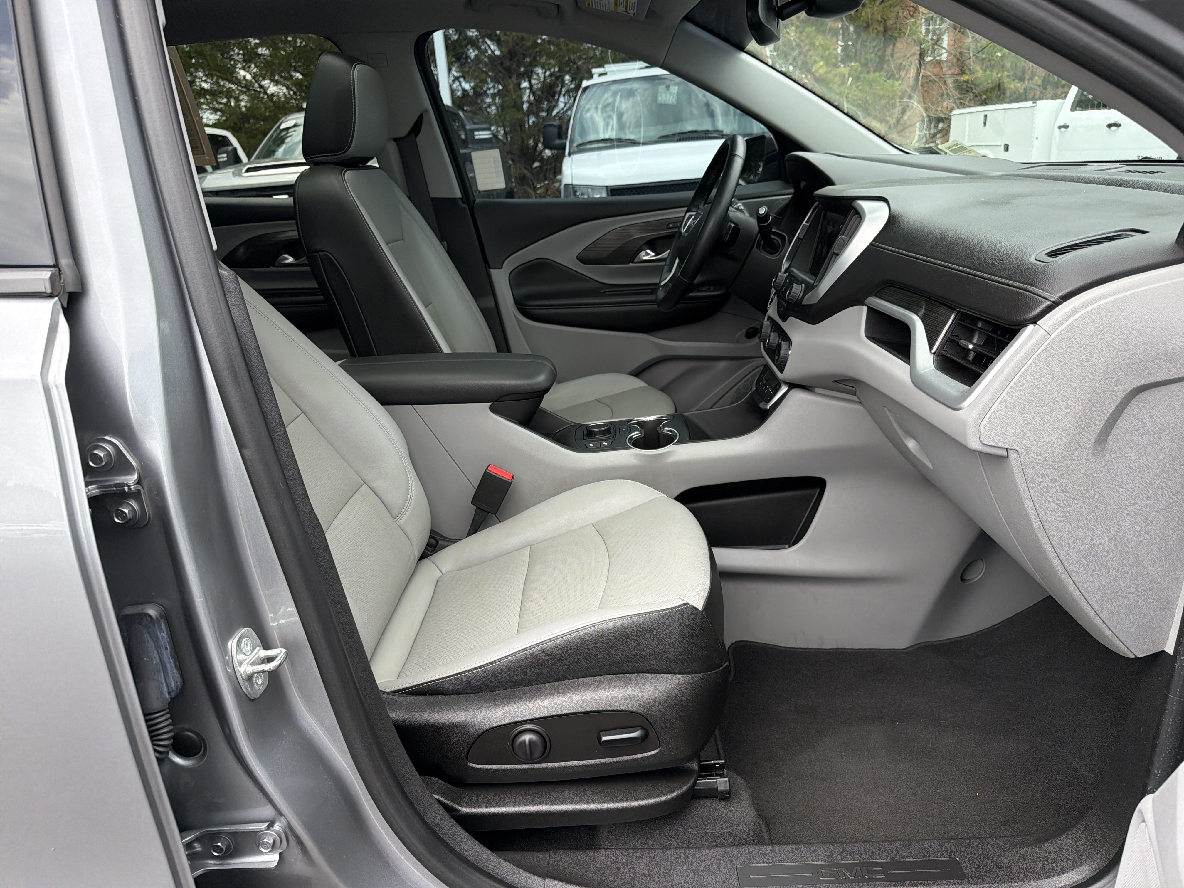 Used 2023 GMC Terrain SLT w/ Tech Package FWD image 35