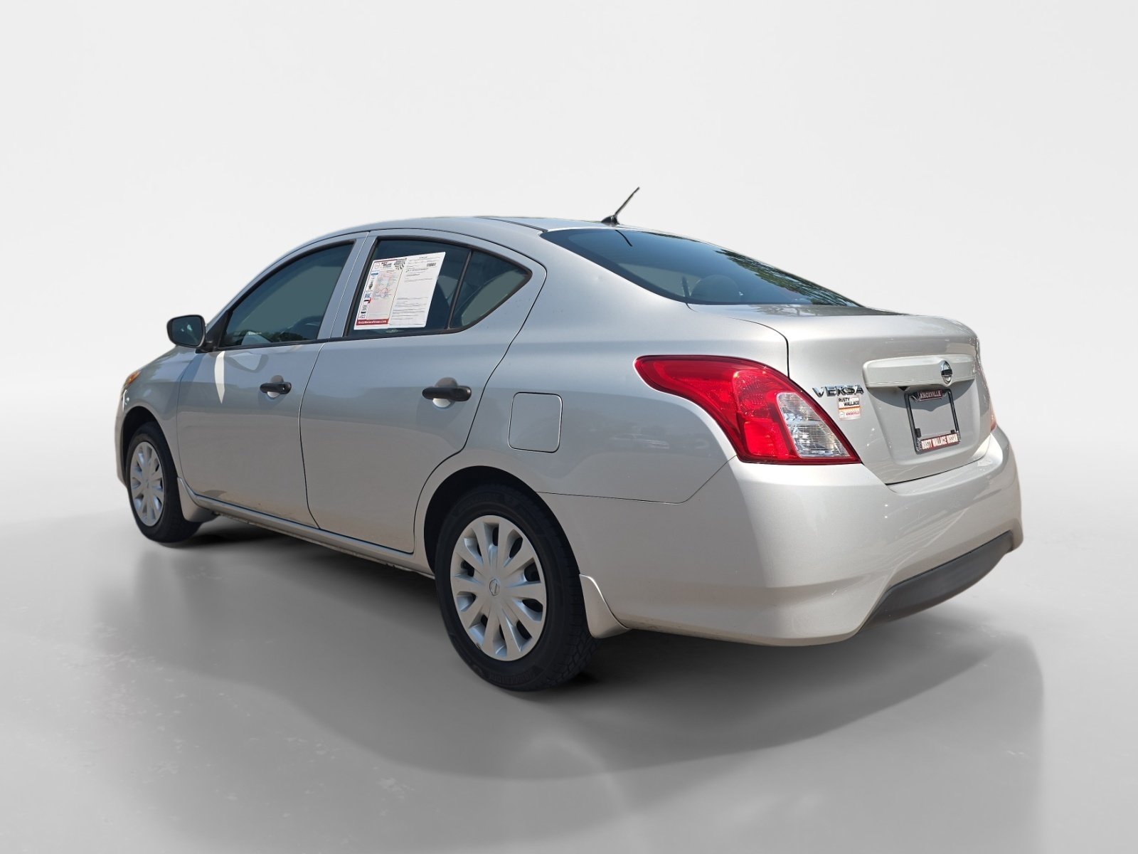 Used 2018 Nissan Versa S FWD image 3