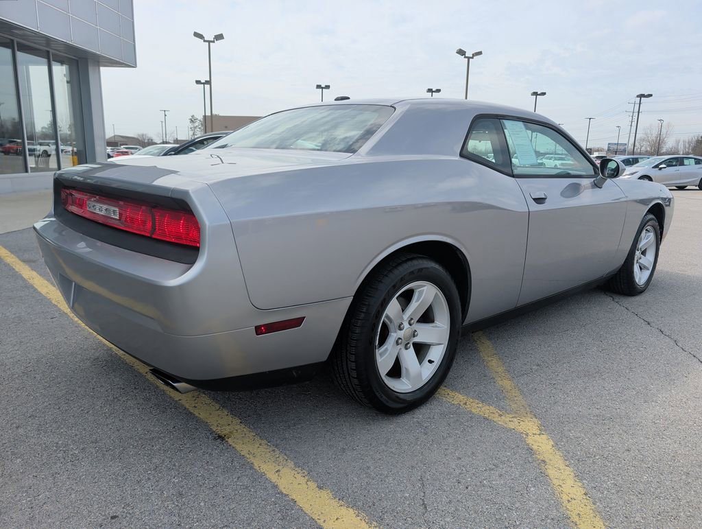 Used 2014 Dodge Challenger SXT image 7