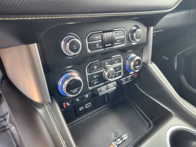 Used 2023 GMC Yukon SLT w/ SLT Luxury Package image 19