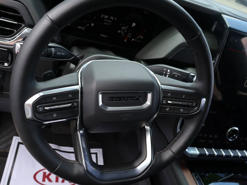 Used 2025 GMC Yukon XL Denali AWD/4WD image 29