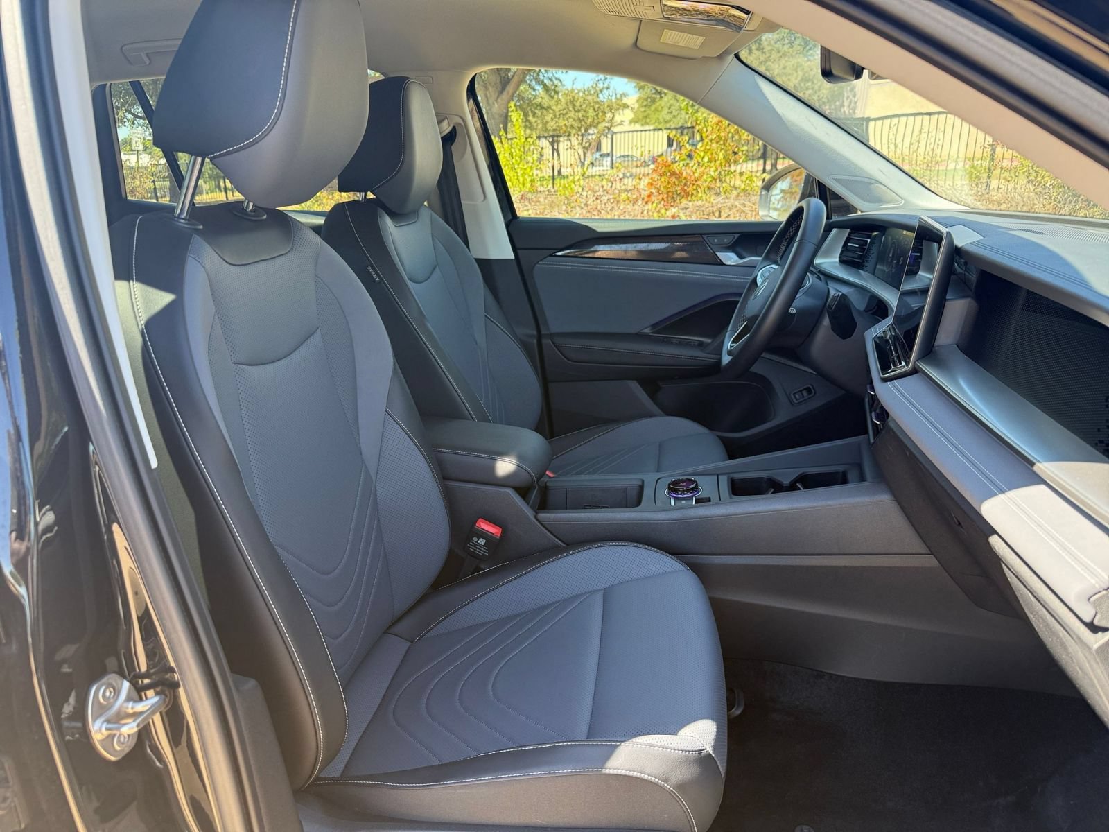 Used 2026 Volkswagen Tiguan SE AWD/4WD image 37