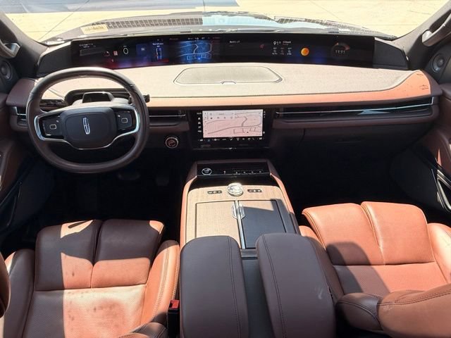 Used 2025 Lincoln Navigator Reserve AWD/4WD image 13
