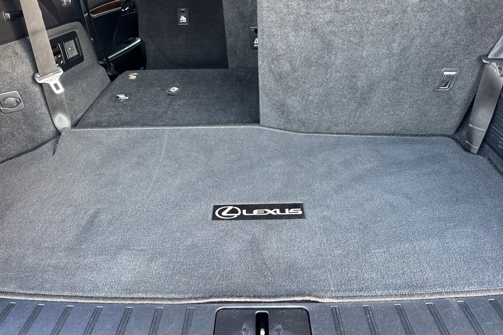 Used 2022 Lexus RX 350L FWD w/ Premium Package image 17