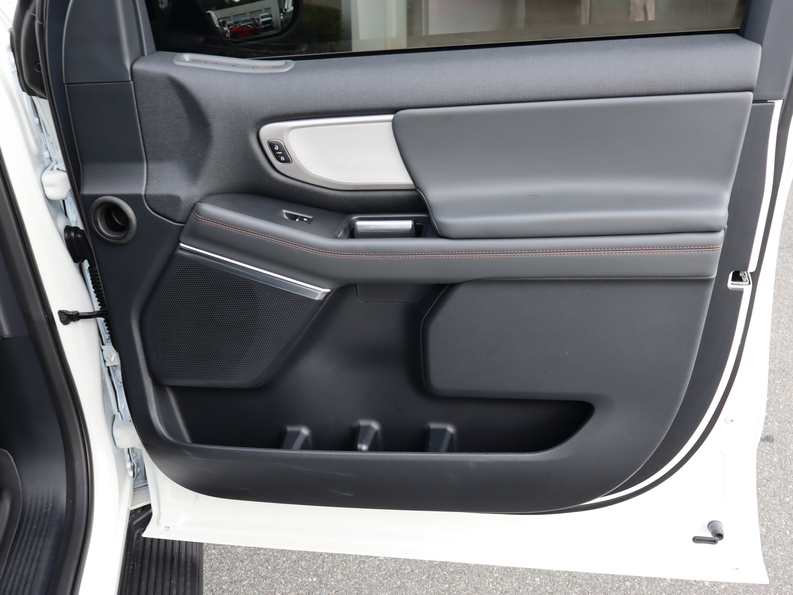 Used 2025 Ford Expedition Active RWD image 40