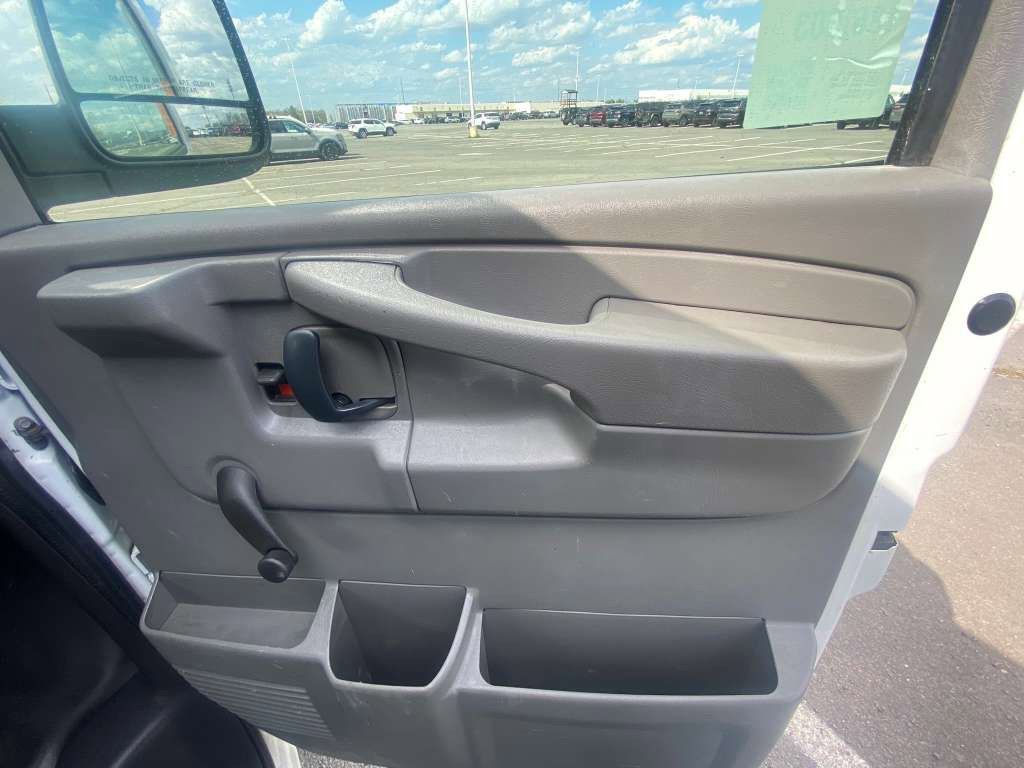 Used 2011 Chevrolet Express 2500 image 12
