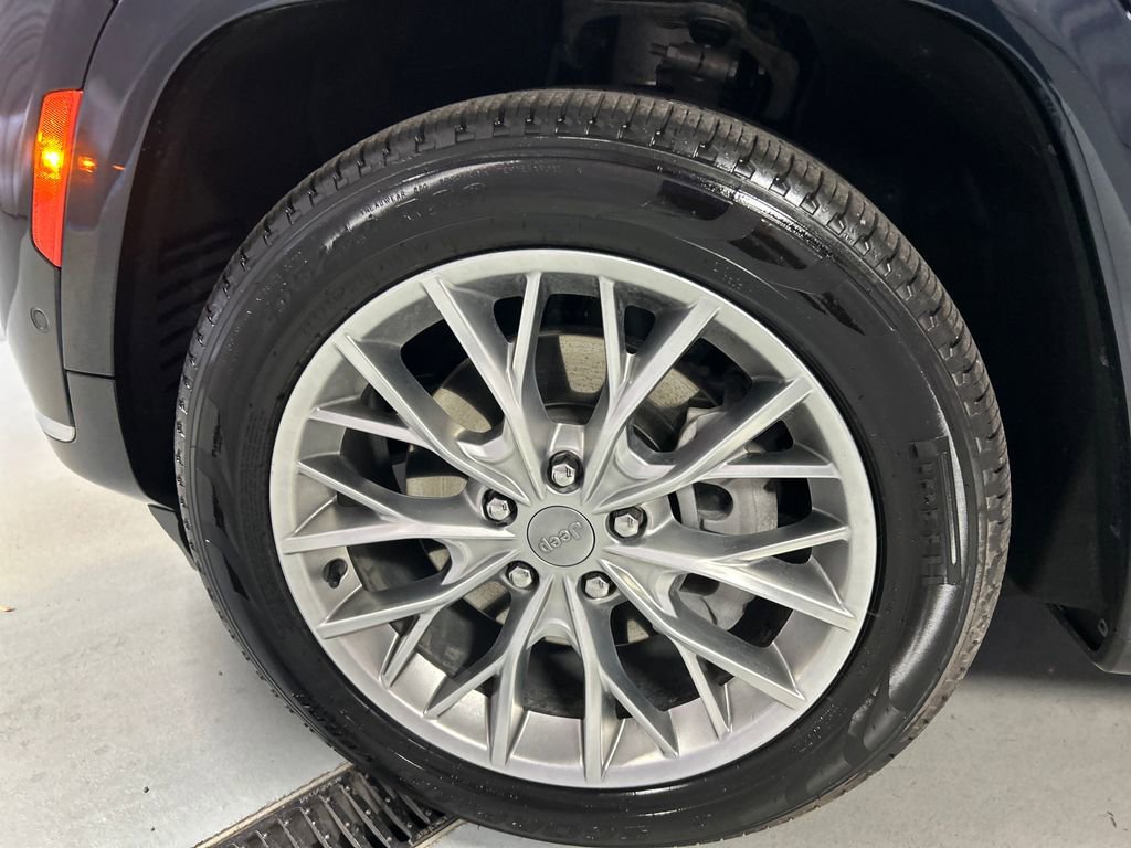 Used 2024 Jeep Grand Cherokee L Summit w/ Luxury Tech Group V image 9