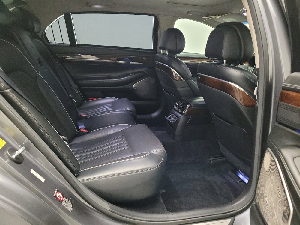 Used 2017 Genesis G90 3.3T Premium RWD image 19