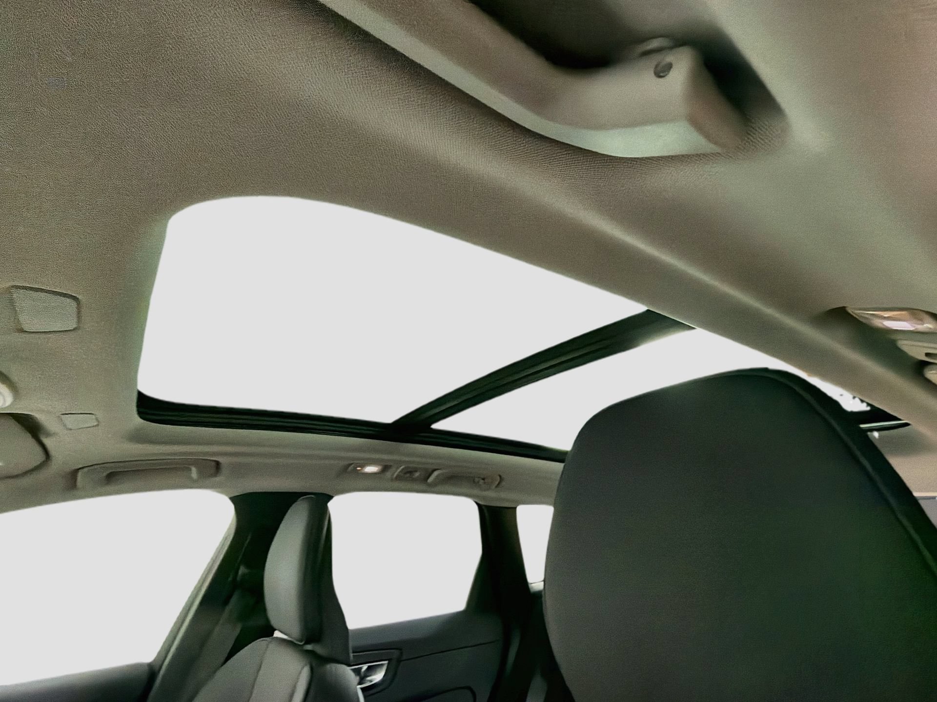 Certified 2026 Volvo XC60 B5 Plus AWD/4WD image 22