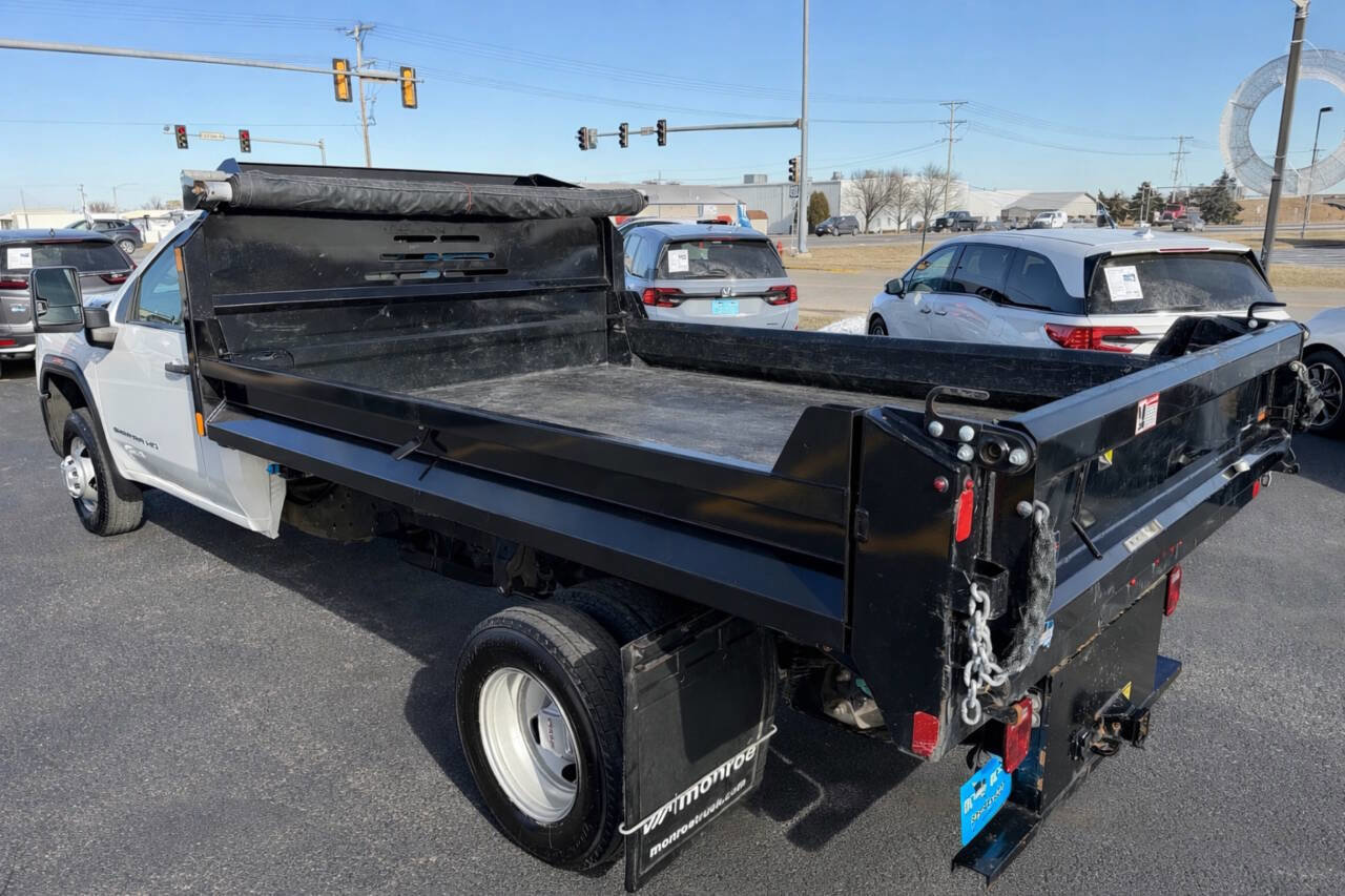Used 2024 GMC Sierra 3500 Pro w/ Convenience Package image 5