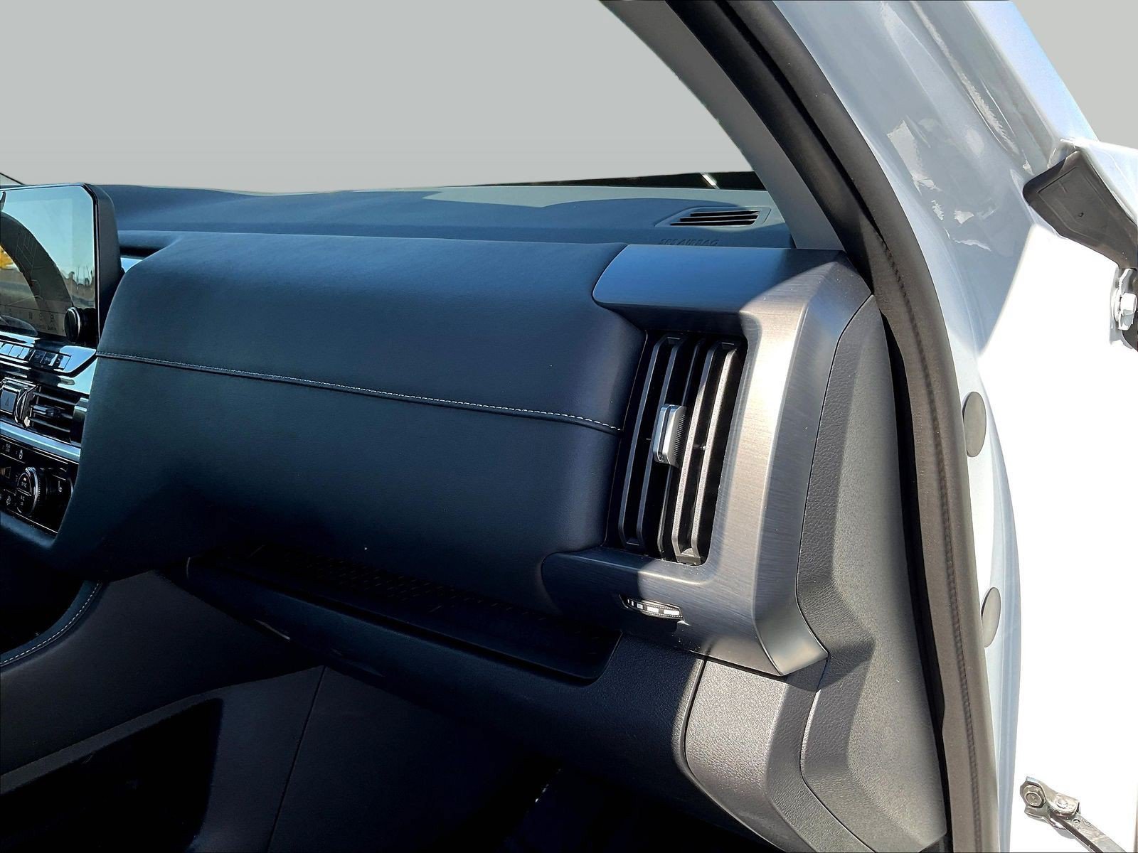 Certified 2025 Nissan Pathfinder SL AWD/4WD image 29