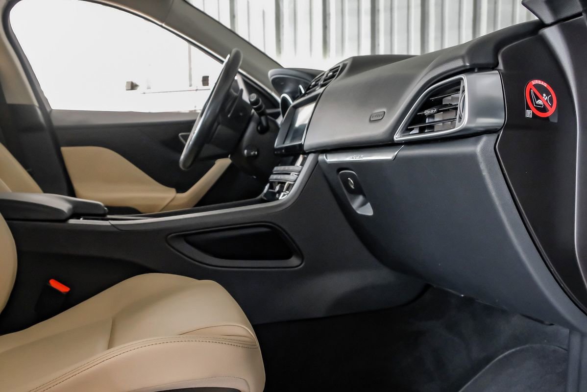 Used 2019 Jaguar F-PACE Premium AWD/4WD image 32