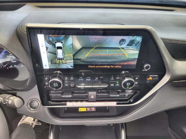 New 2026 Toyota Highlander Platinum AWD/4WD image 17