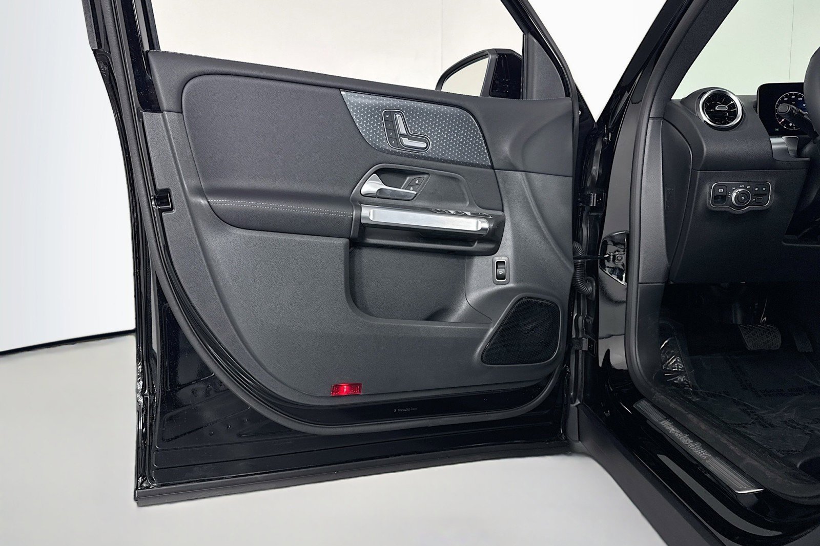 New 2026 Mercedes-Benz GLB 250 image 21