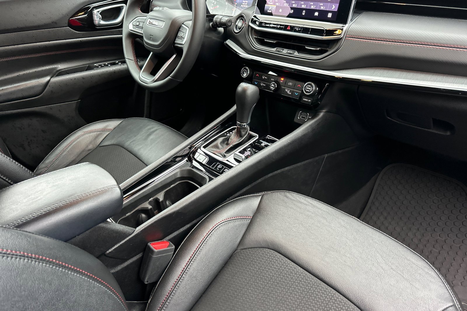 Used 2024 Jeep Compass Trailhawk image 17