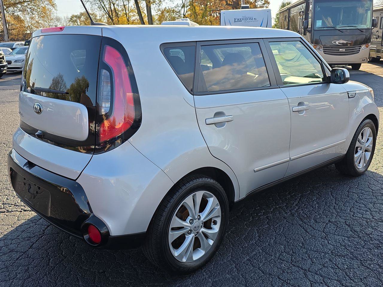 Used 2016 Kia Soul + FWD image 2