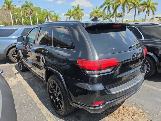 Used 2017 Jeep Grand Cherokee Altitude RWD image 4