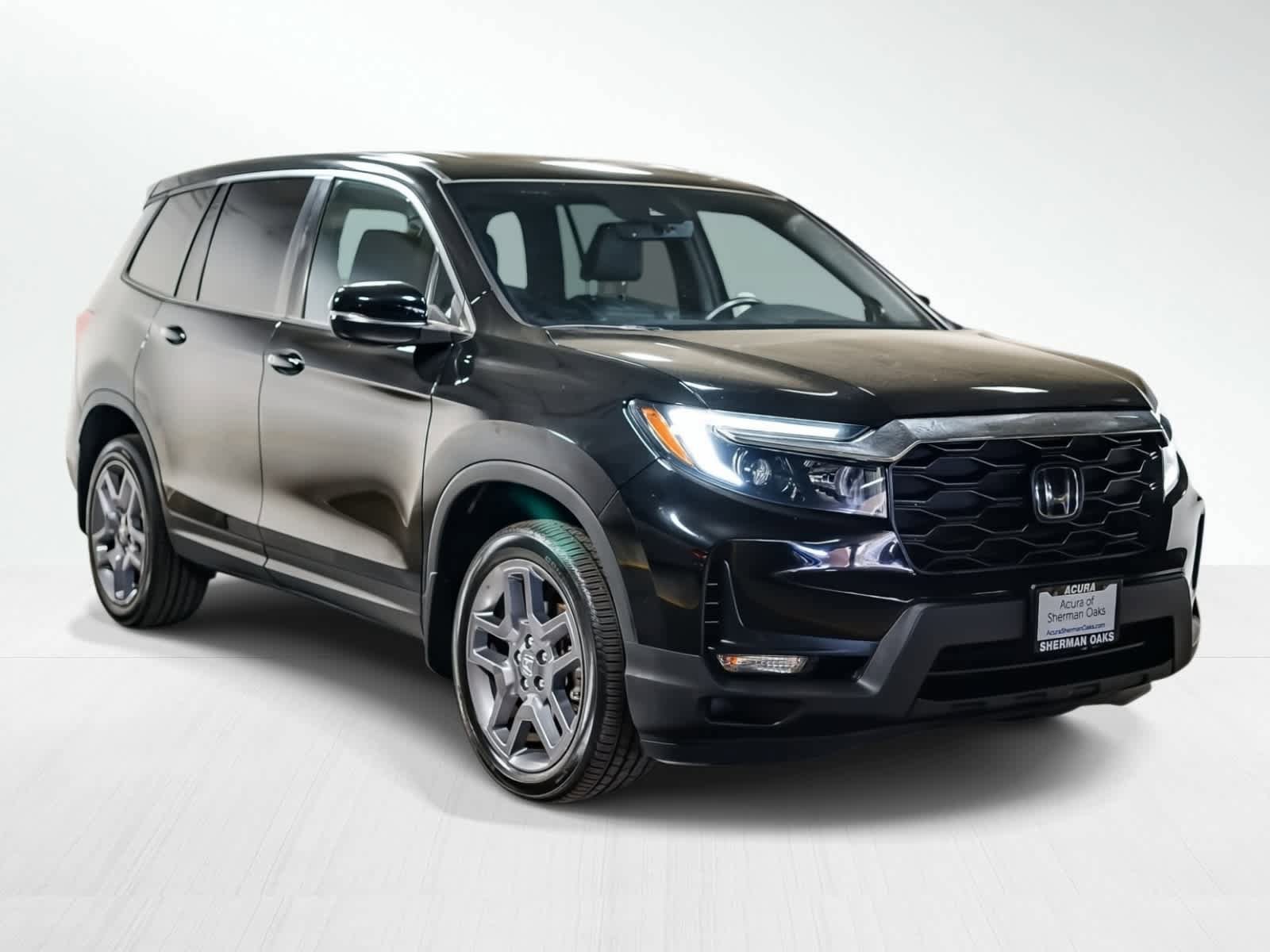 Used 2023 Honda Passport EX-L image 3