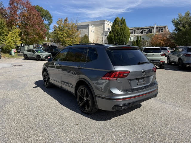 Used 2024 Volkswagen Tiguan SE R-Line AWD/4WD image 4