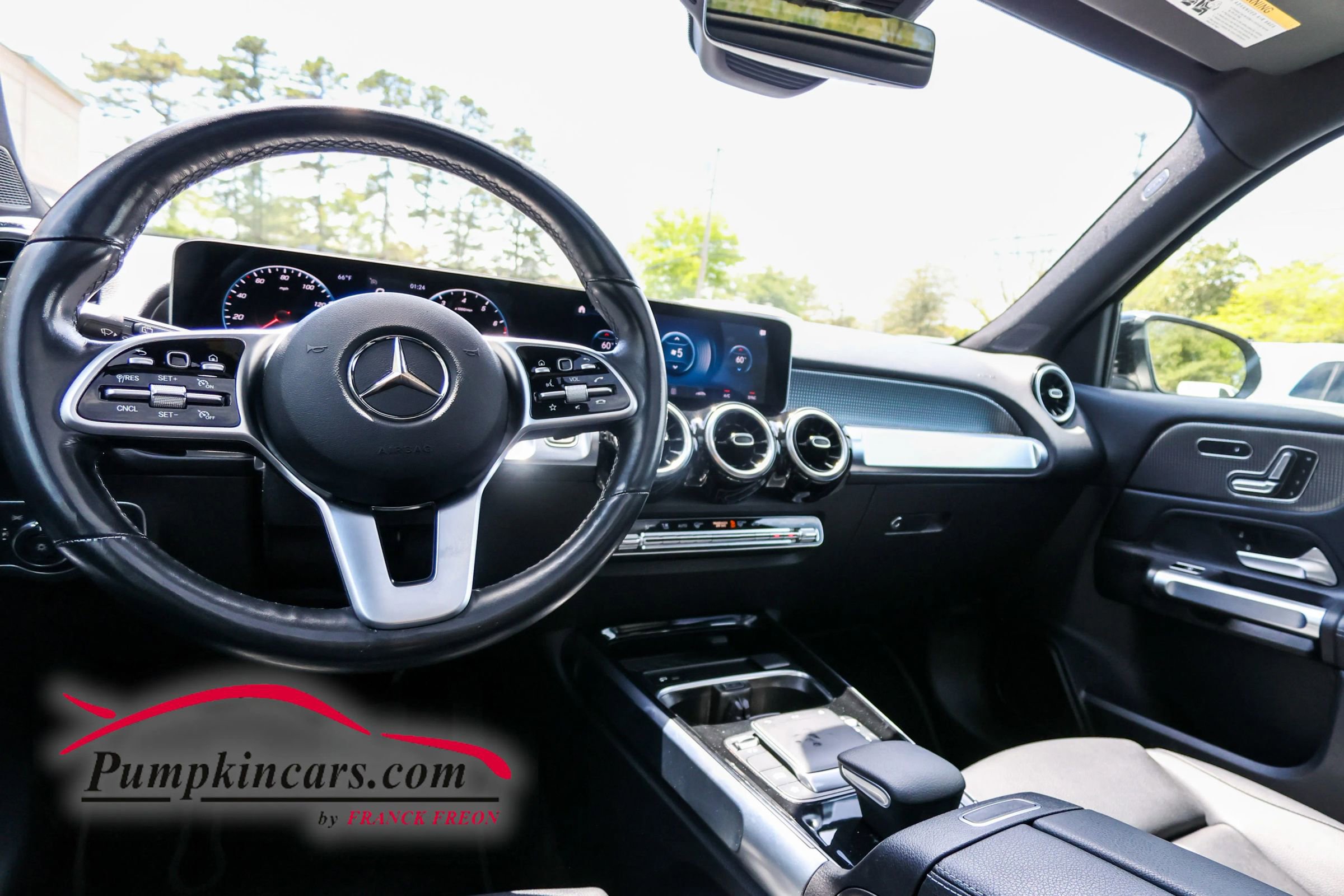 Used 2021 Mercedes-Benz GLB 250 4MATIC w/ Premium Package image 31
