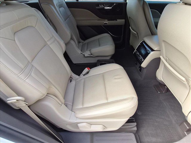 Used 2020 Lincoln Aviator Reserve w/ Class IV Trailer Tow Package RWD image 19