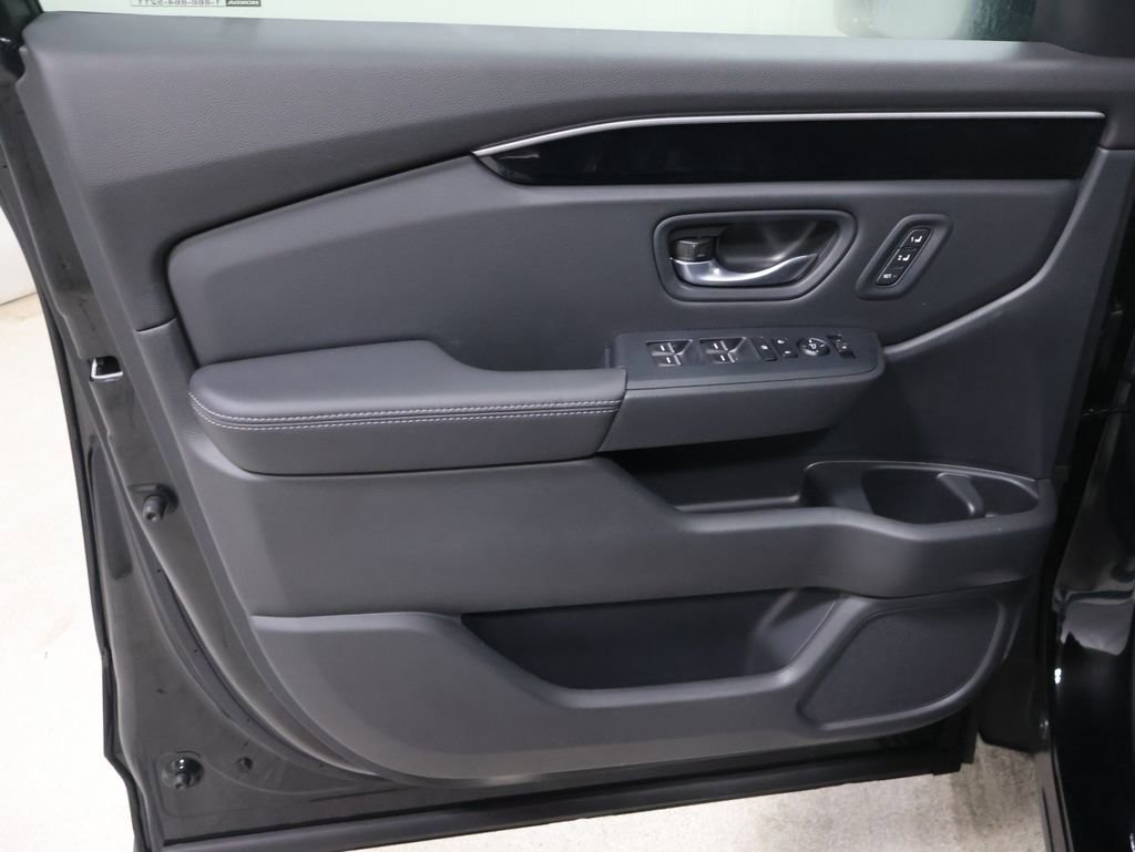 New 2025 Honda Pilot Touring image 12