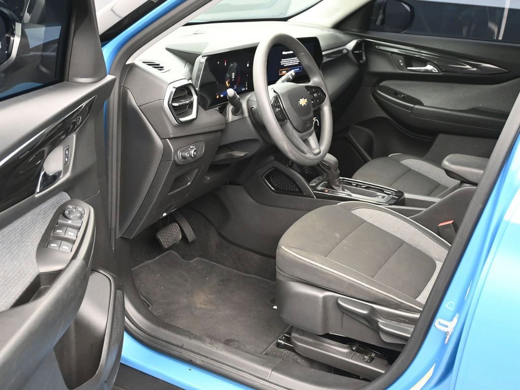 Used 2025 Chevrolet TrailBlazer LS image 11