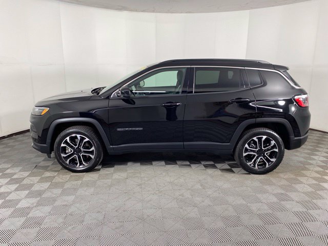 Used 2023 Jeep Compass Limited w/ Sun and Sound Group AWD/4WD image 9