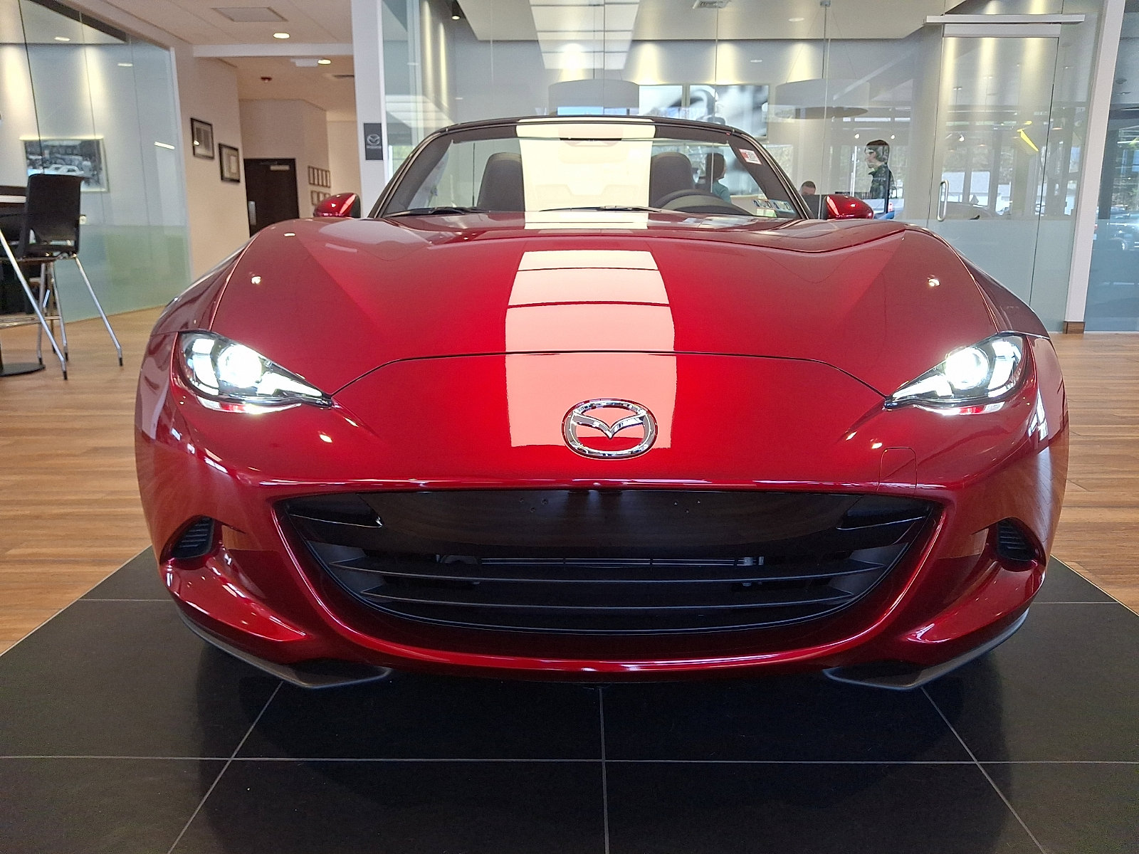 New 2025 MAZDA MX-5 Miata Grand Touring RWD image 2