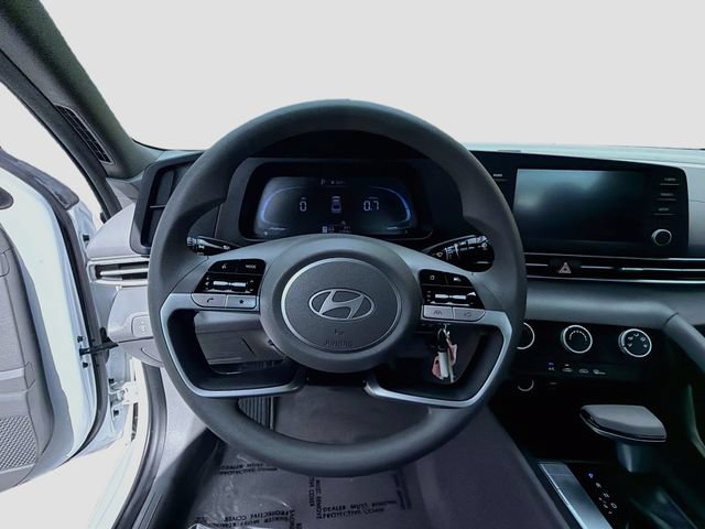 Certified 2025 Hyundai Elantra SE FWD image 11