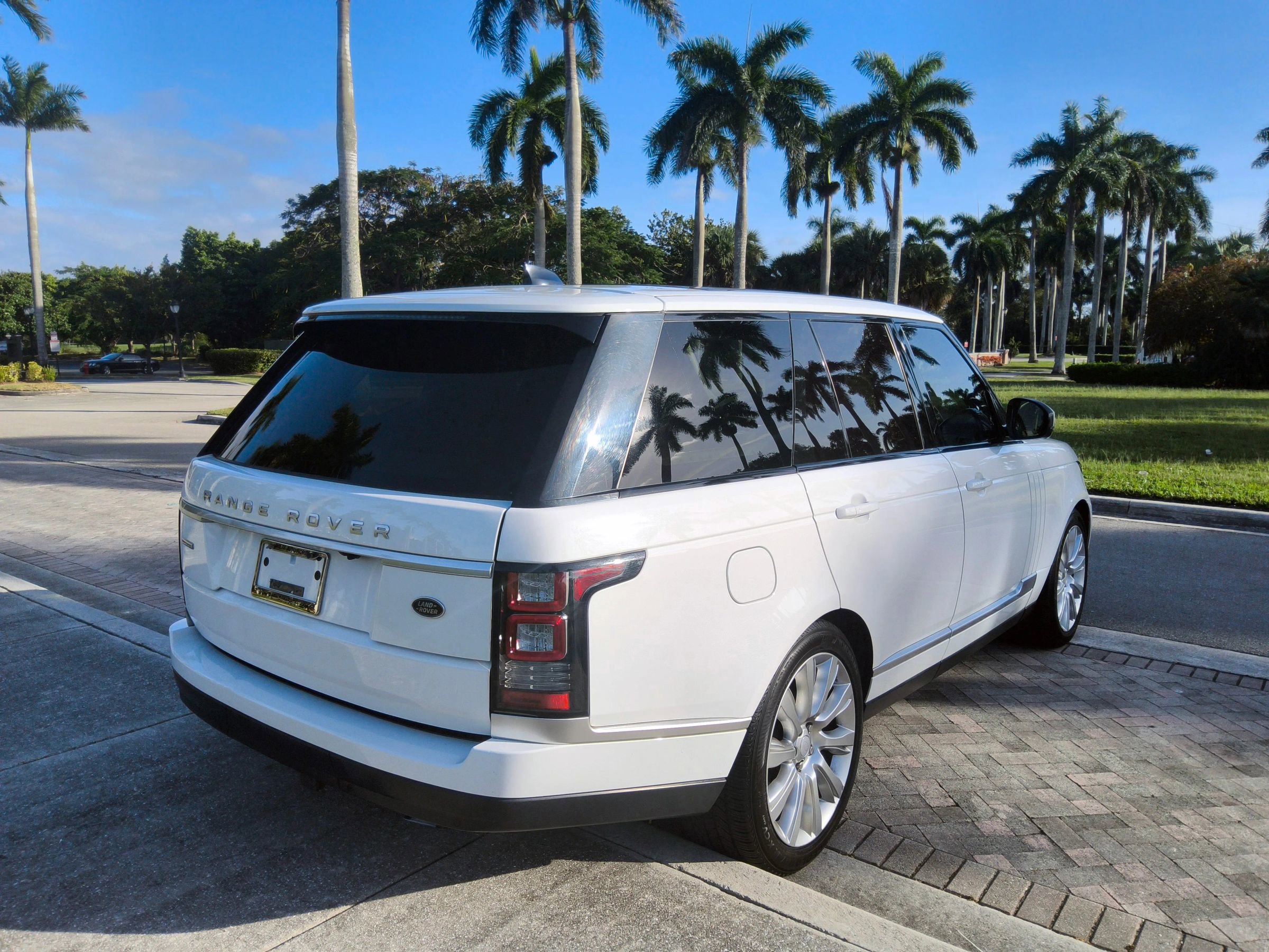 Used 2017 Land Rover Range Rover Supercharged image 7