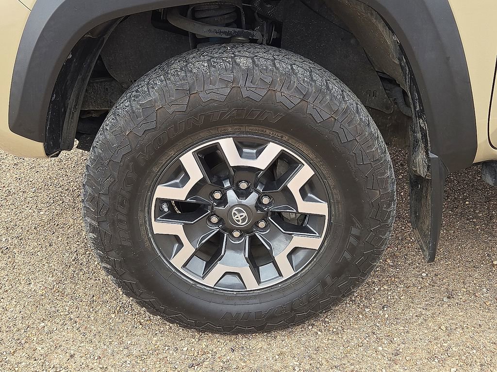 Used 2019 Toyota Tacoma TRD Off-Road w/ Technology Package image 10