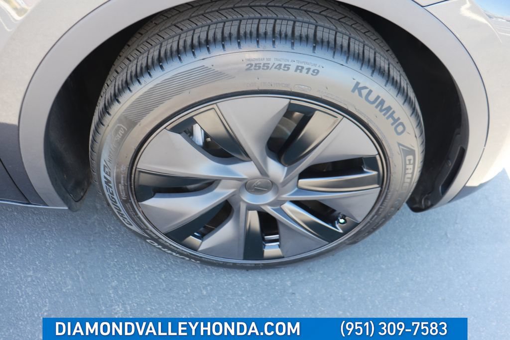 Used 2025 Tesla Model Y Long Range RWD image 23