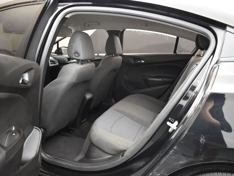 Used 2018 Chevrolet Cruze LS image 15