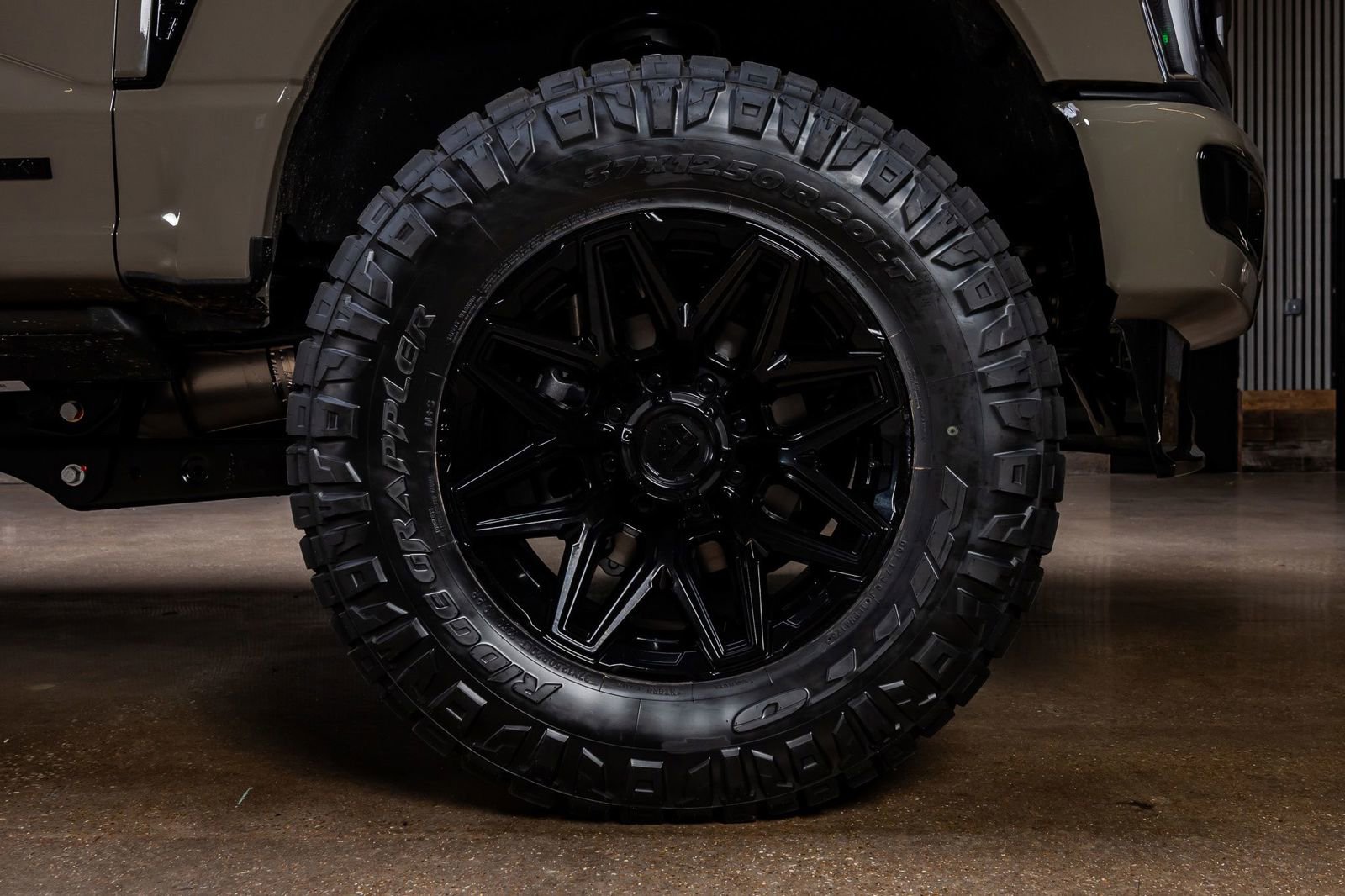 Used 2026 Ford F350 Platinum AWD/4WD image 12