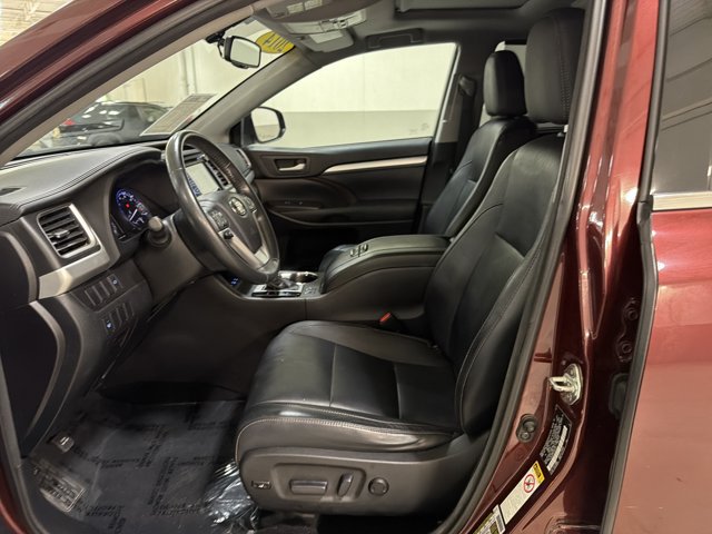 Used 2014 Toyota Highlander XLE AWD/4WD image 15