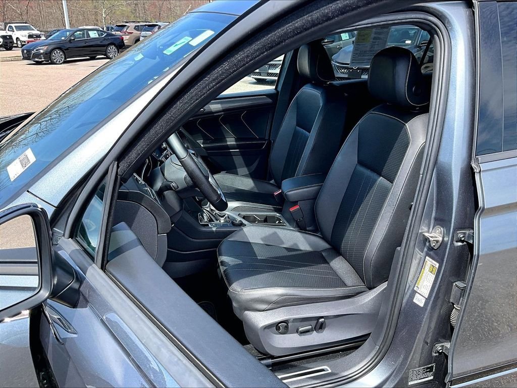 Used 2023 Volkswagen Tiguan SE R-Line AWD/4WD image 10