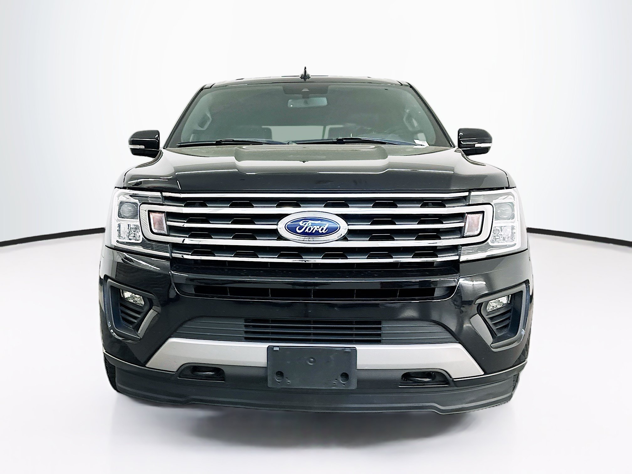 Used 2020 Ford Expedition XLT w/ Equipment Group 202A AWD/4WD image 2