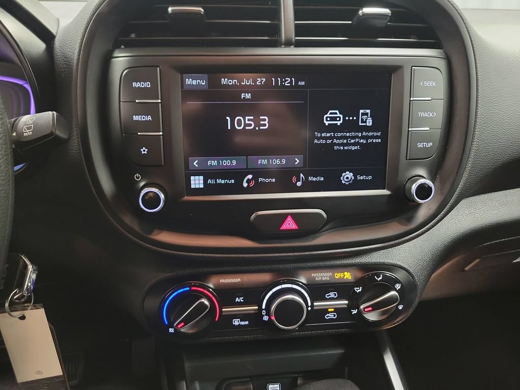 Used 2025 Kia Soul LX w/ LX Technology Package FWD image 17